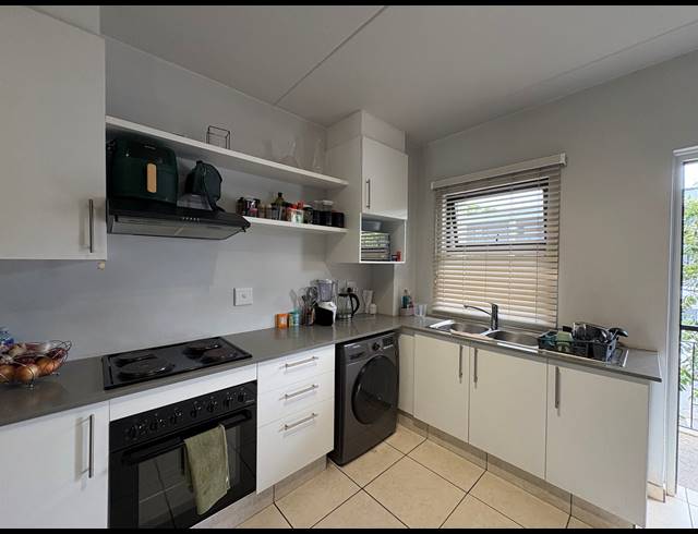 2 BEDROOM APARTMENT TO LET IN BALLITO COMMERCIAL DISTRICT